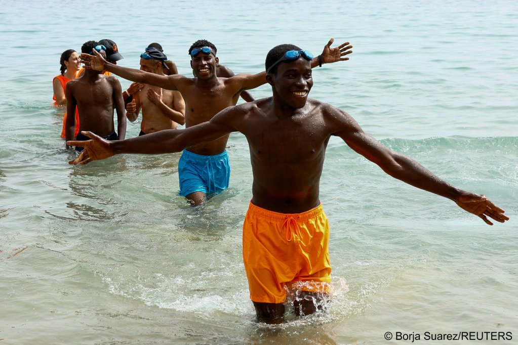 A group of migrants take part in the activity organized by the NGO ProemAID to overcome the traumatic experience of a dangerous sea crossing | Photo: Borja Suarez/Reuters