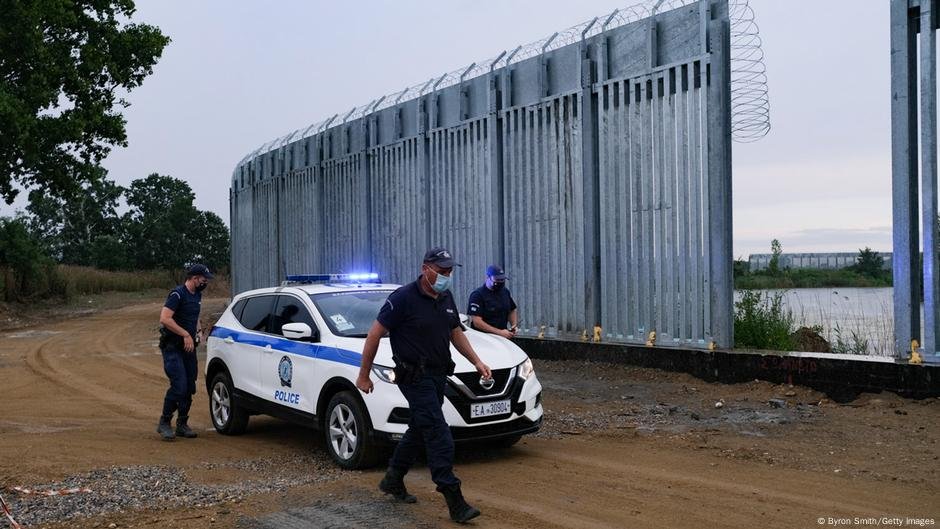 RESTRICTED USE !!! DW ONLY!!!! Greece has recently installed a 5-meter high fence on its border with Turkey | Photo: Byron Smith/Getty Images