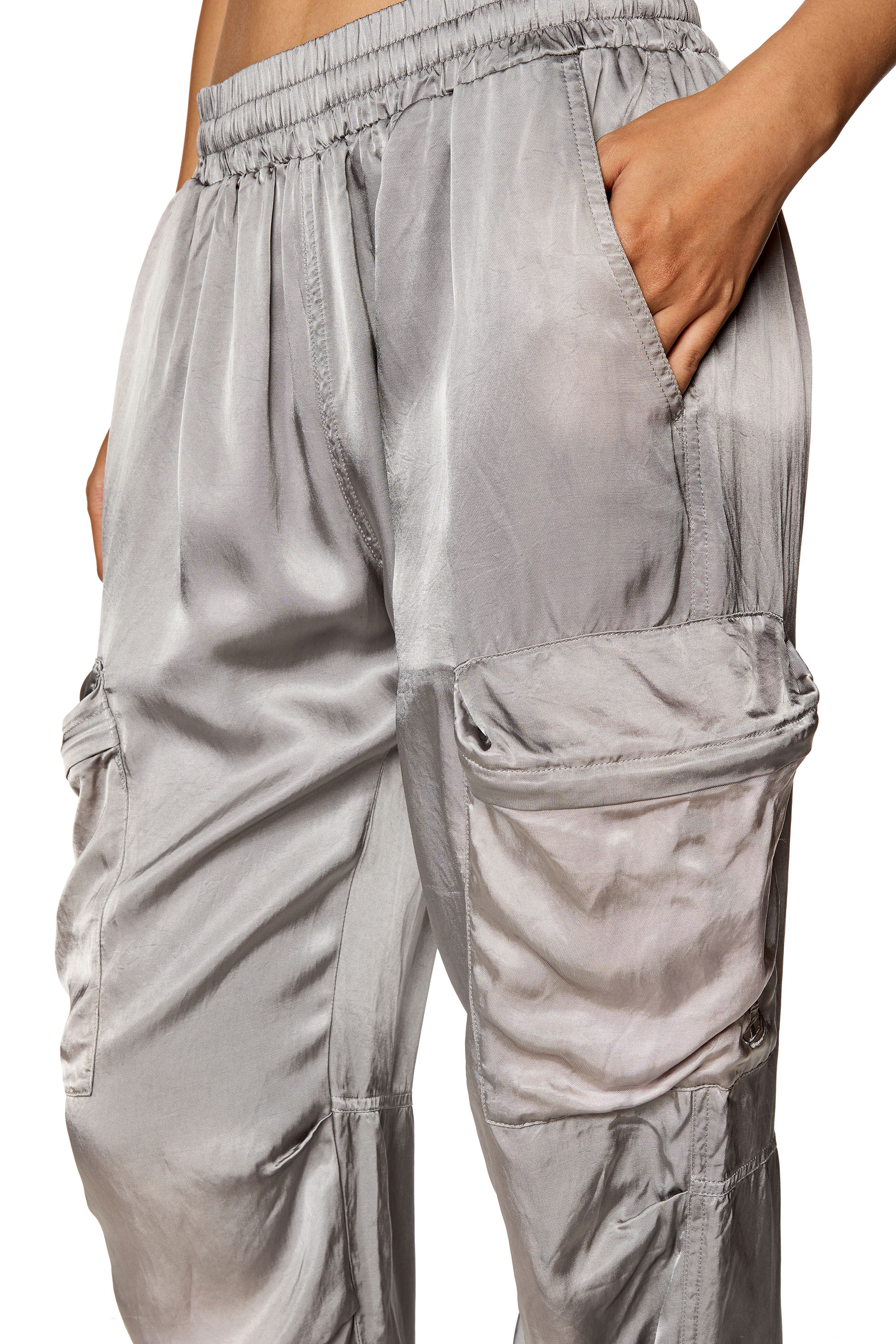 Diesel - P-MIROW-N1, Mujer Pantalones cargo de satén tratado in Gris - Image 3