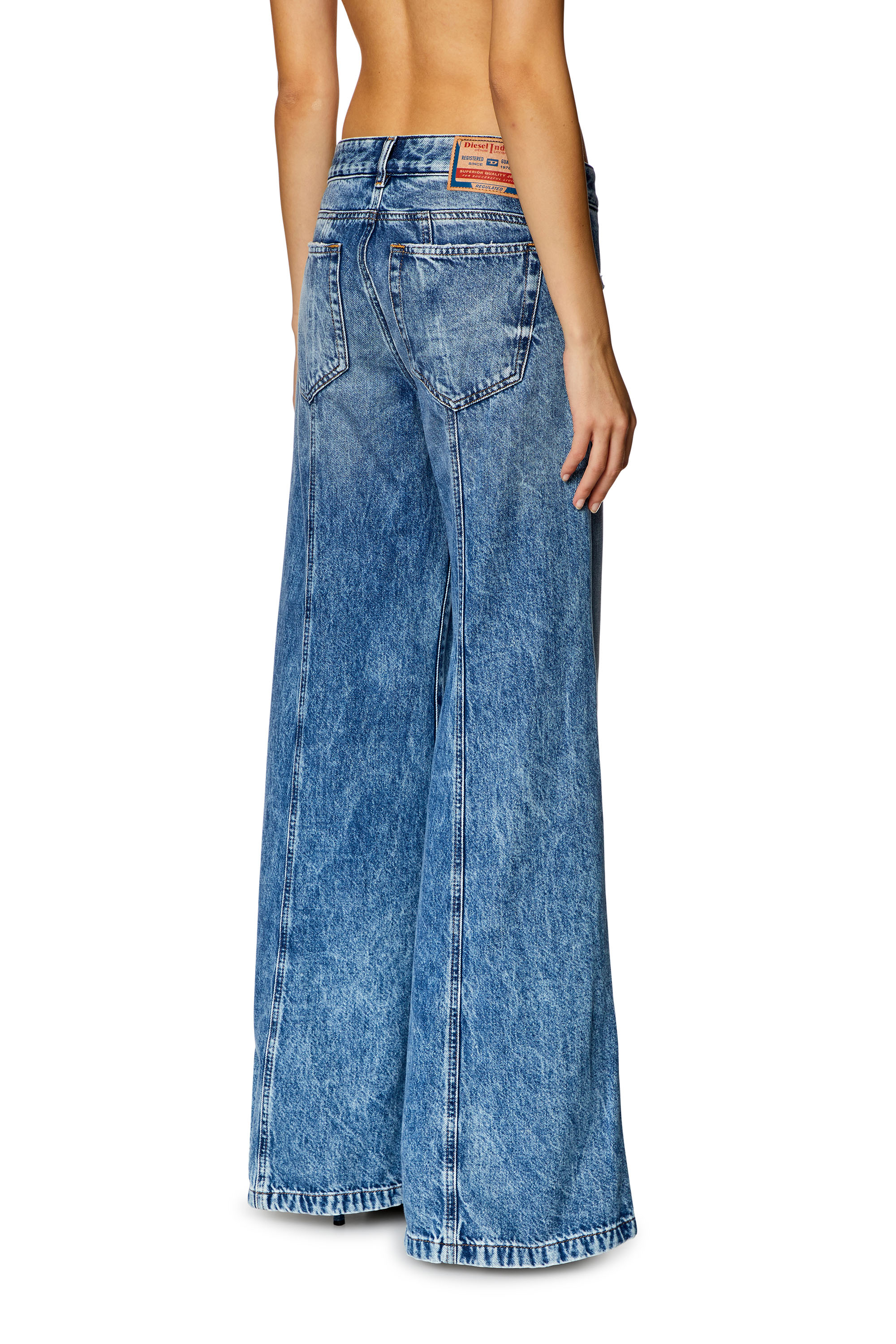 Diesel - Bootcut and Flare Jeans D-Akii 09H95, Mujer Bootcut y Flare Jeans - D-Akii in Azul marino - Image 3