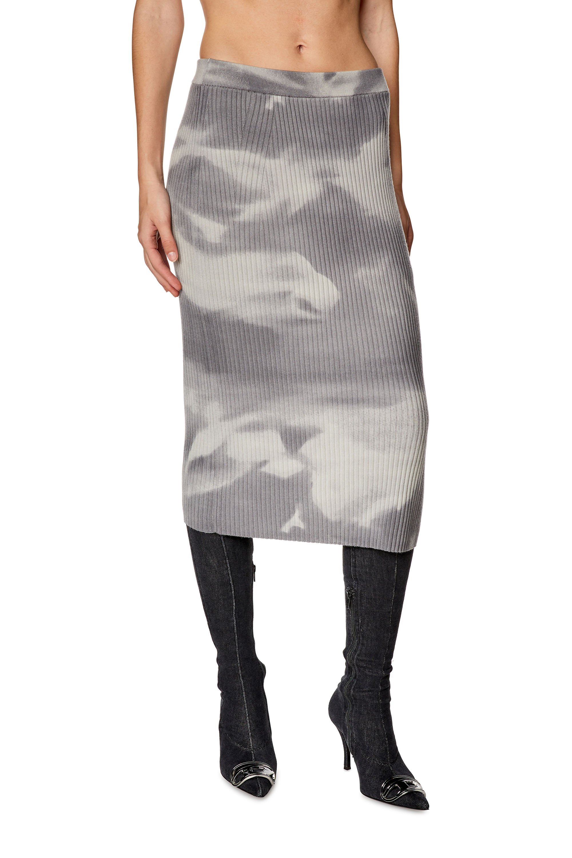 Diesel - M-BETTY, Mujer Falda midi tejida con lana con estampado de camuflaje in Gris - Image 1