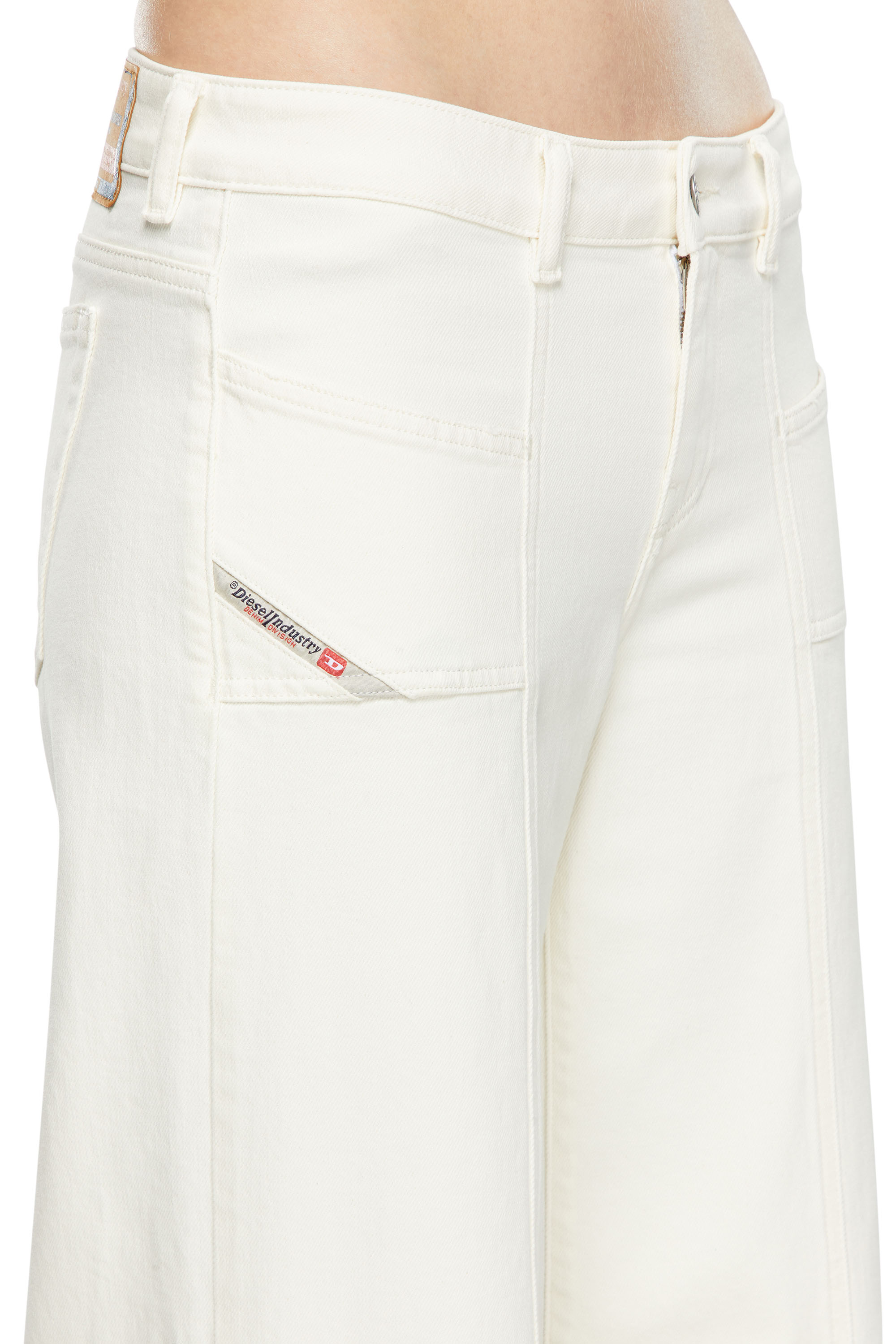 Diesel - Bootcut and Flare Jeans D-Akii 09J68, Mujer Bootcut y Flare Jeans - D-Akii in Blanco - Image 4