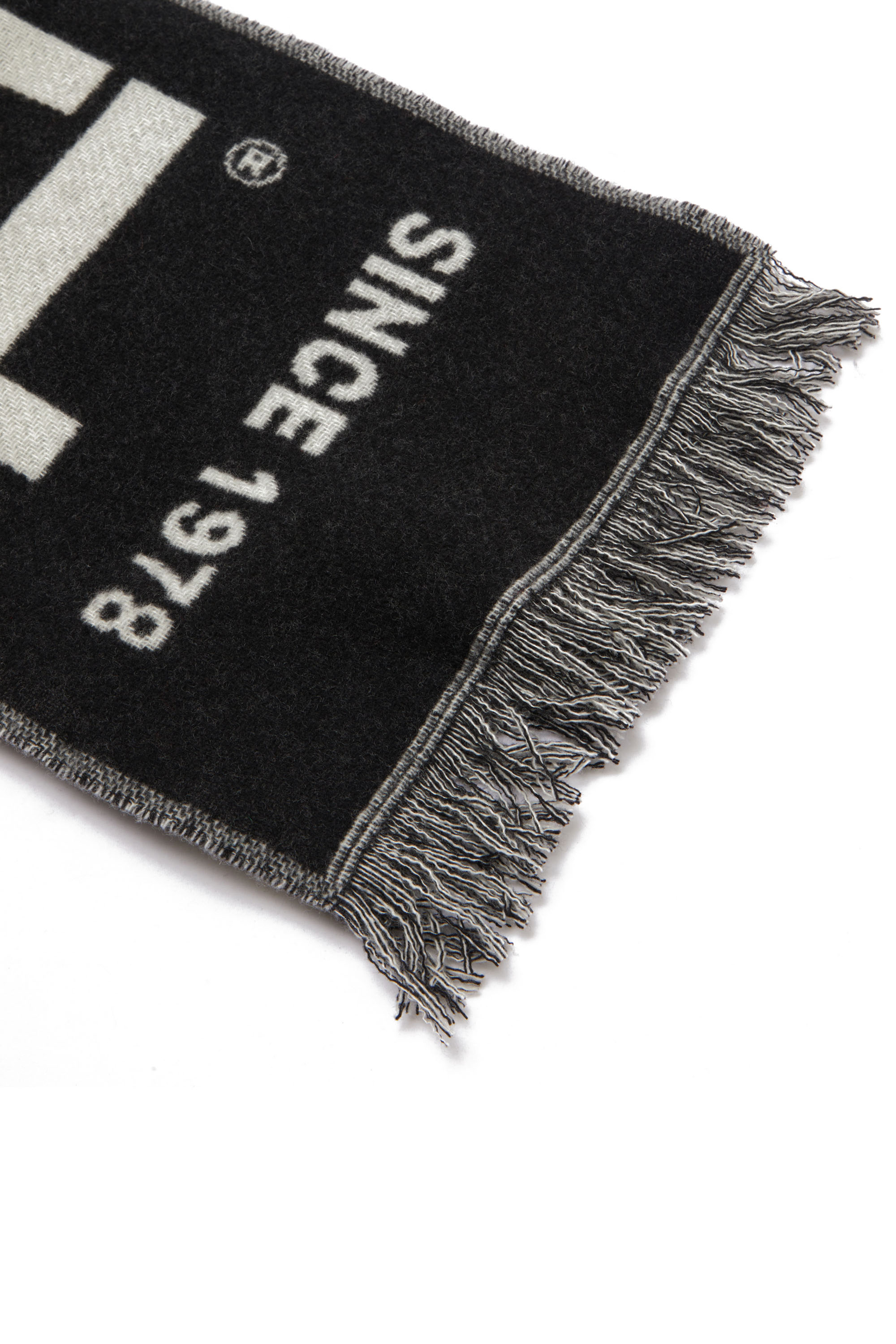 Diesel - S-BISC-NEW, Hombre Bufanda de lana regenerada con logotipo en jacquard in Negro - Image 4