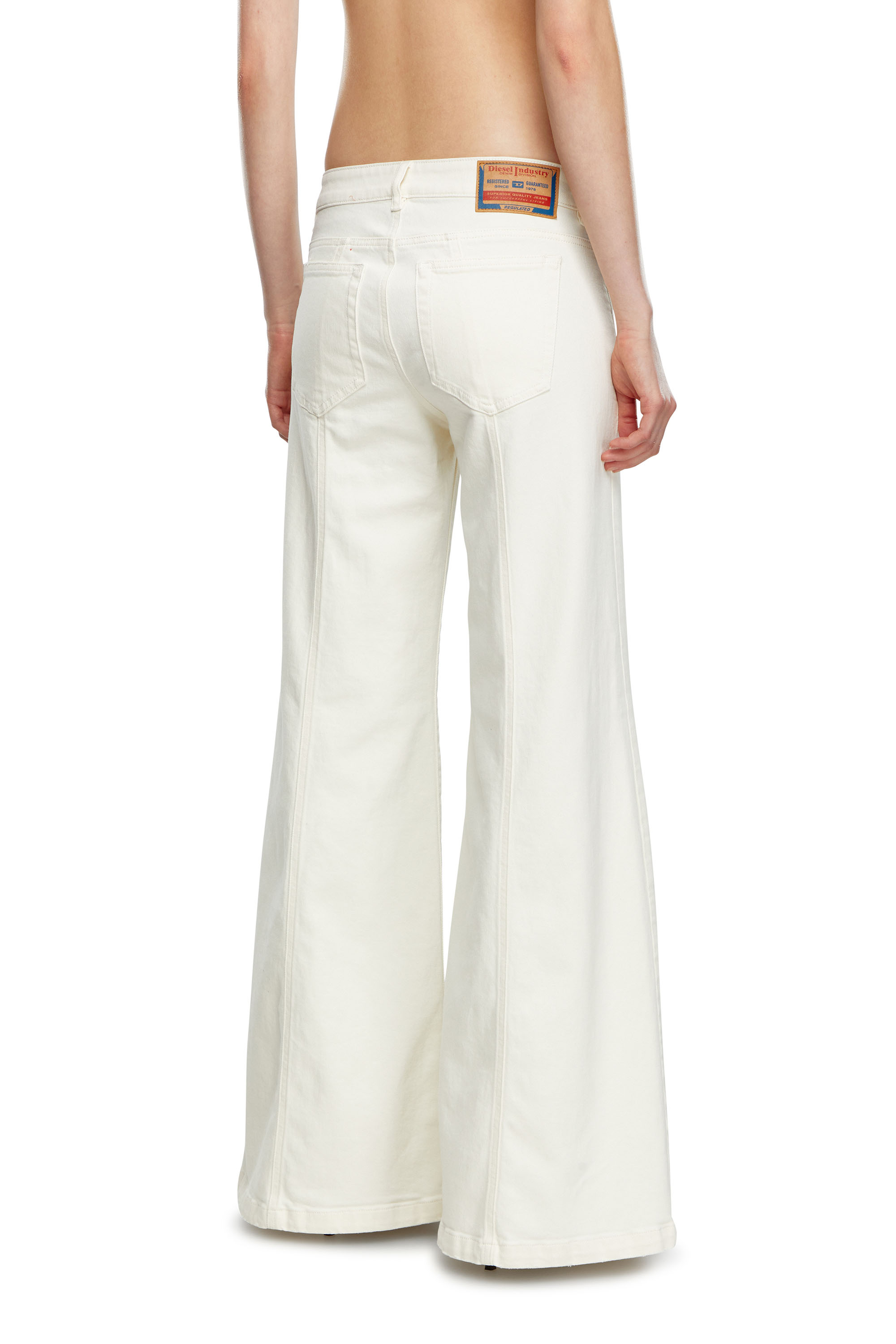 Diesel - Bootcut and Flare Jeans D-Akii 09J68, Mujer Bootcut y Flare Jeans - D-Akii in Blanco - Image 3